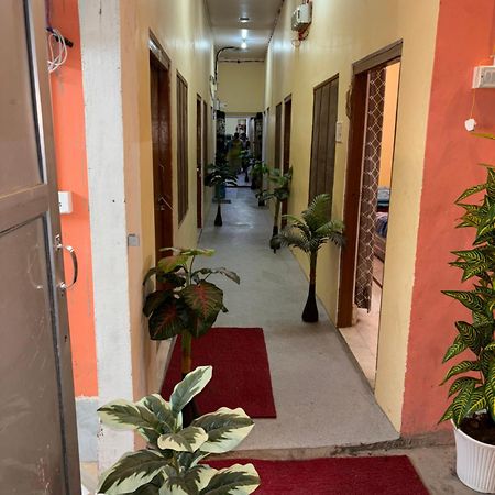 Shakuntala Guest House Ayodhya Extérieur photo